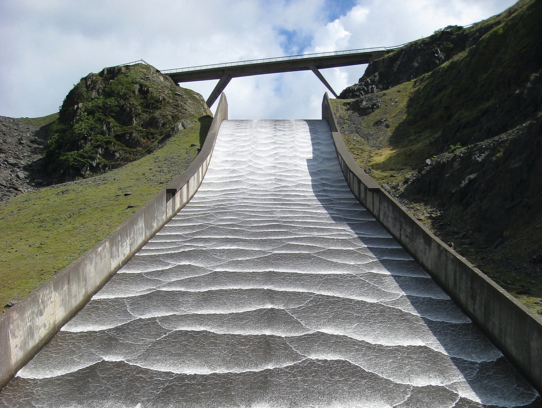 Llyn Brianne spillway picture